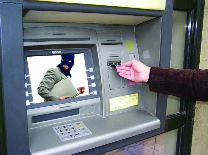 Трима българи спипани във Франция за източване на банкомати
