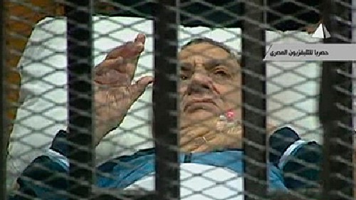 Хосни Мубарак в клинична смърт на изкуствено дишане 