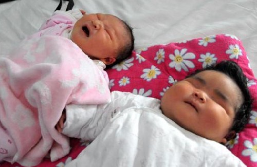 Бебе-гигант се роди в Китай (СНИМКИ)