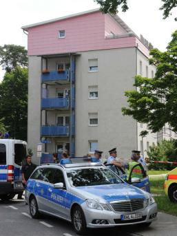 Само в БЛИЦ: Жената на убит в Карлсруе заложник роди с цезерово сечение