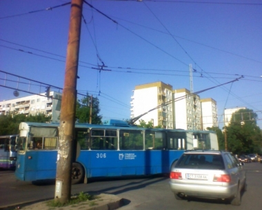 Паднали тролейни жици затвориха булевард в Пловдив