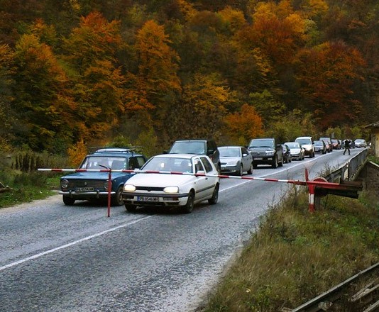 Кола падна в пропаст край Добринище, загина жена
