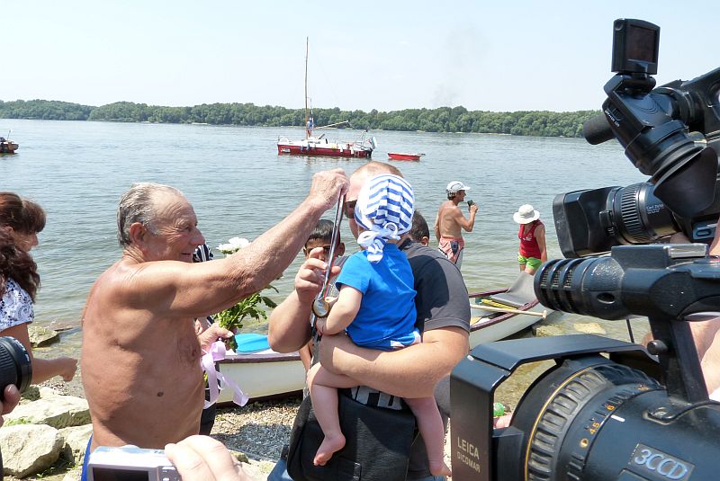 80-годишен русенец преплува 21 км по Дунав