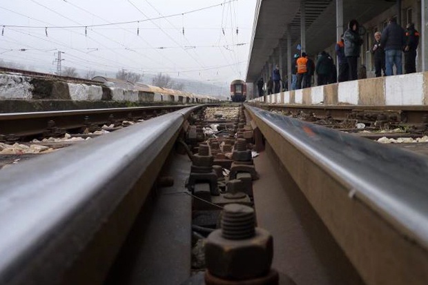 Блъснат от влак бере душа в “Пирогов”