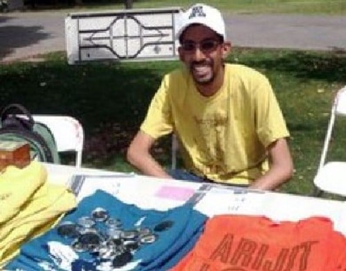 Болен от рак събра 120 000 долара, продавайки тениски 
