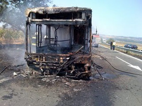 Автобусът факла блокира достъпа до Бургас