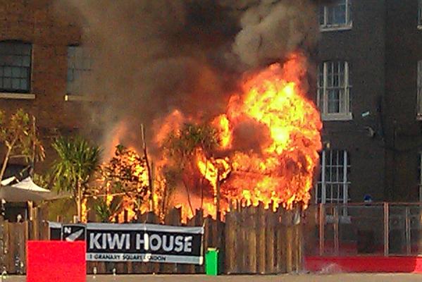 Голям пожар в олимпийското село в Лондон 