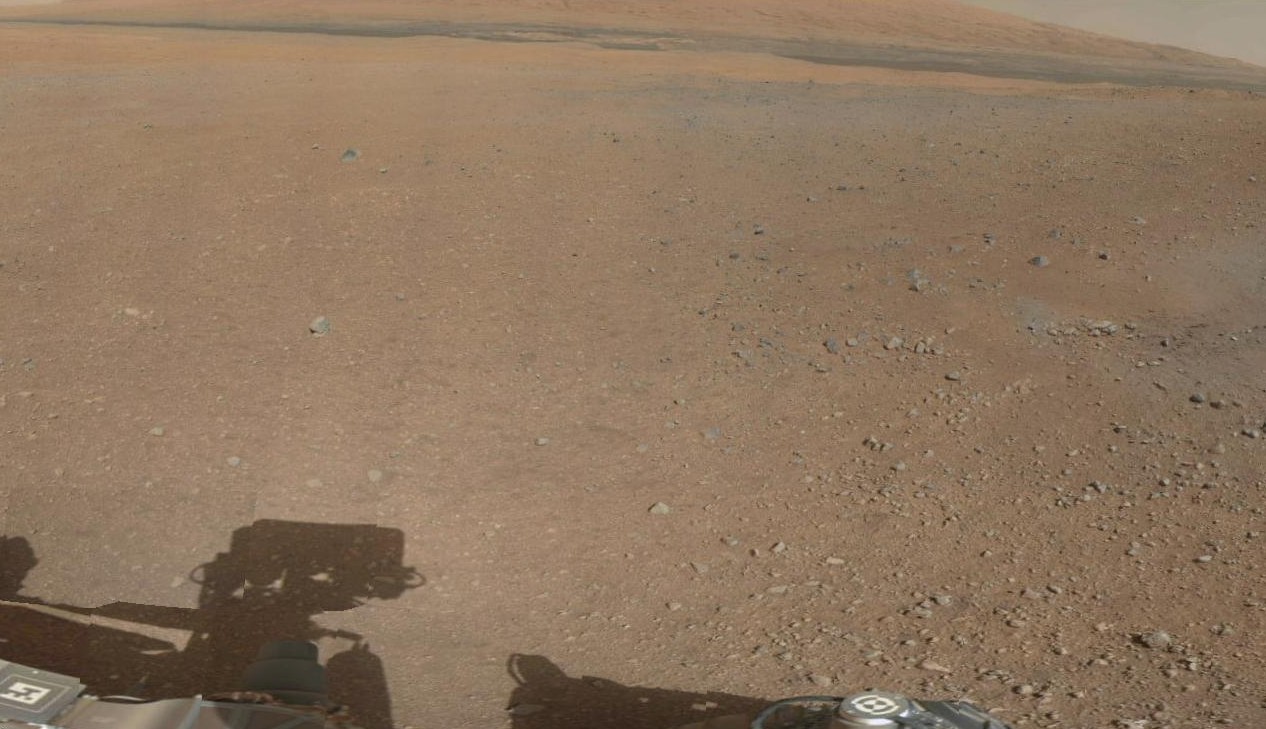 „Кюриосити” изпрати първата цветна снимка от Марс 