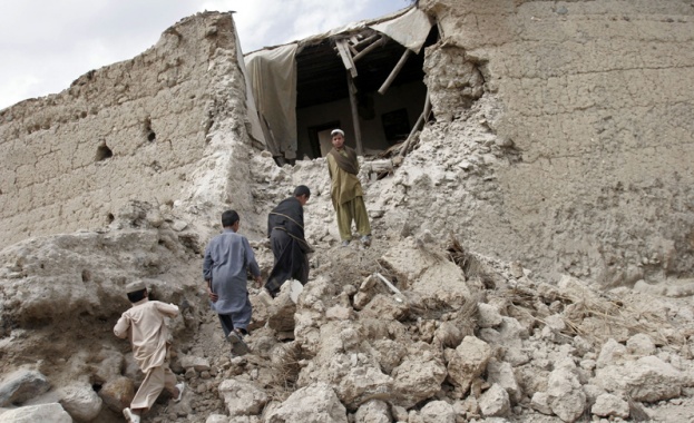 300 са загиналите от земетресението в Иран