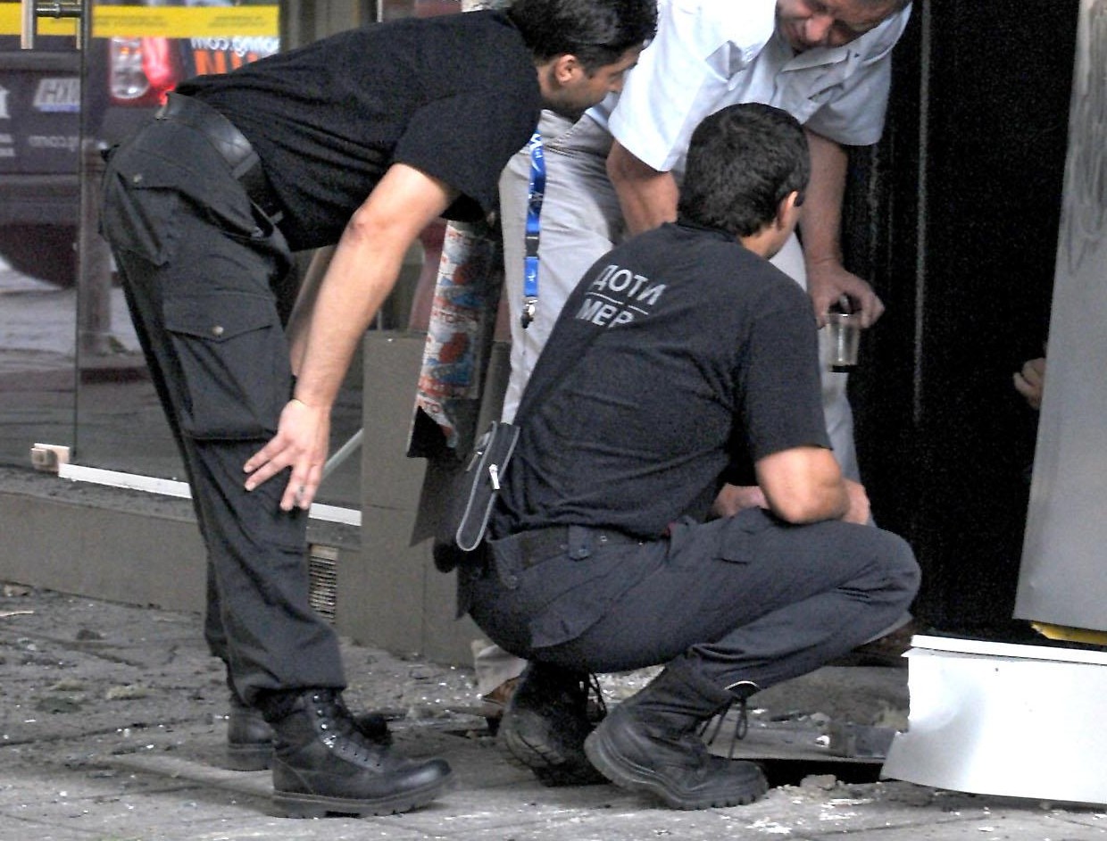 Взривиха бомба пред ресторант в София