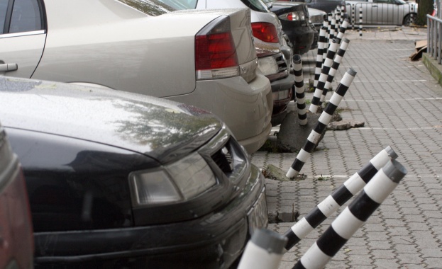 Отсрочка до октомври за паркирането в центъра на София
