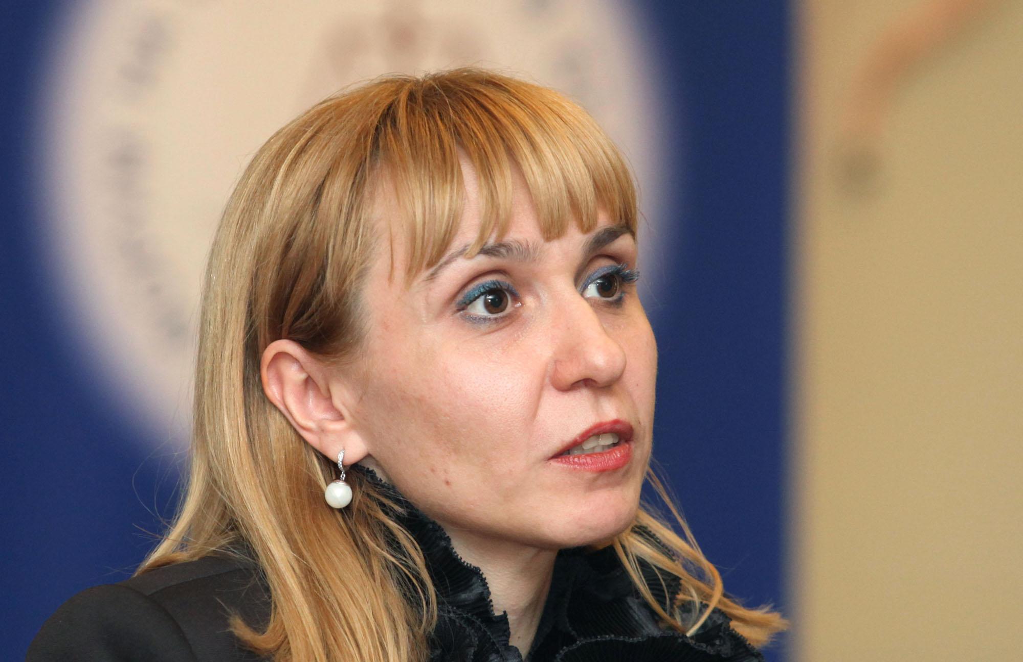 Сертификатът за COVID ваксина да стане безплатен иска Диана Ковачева