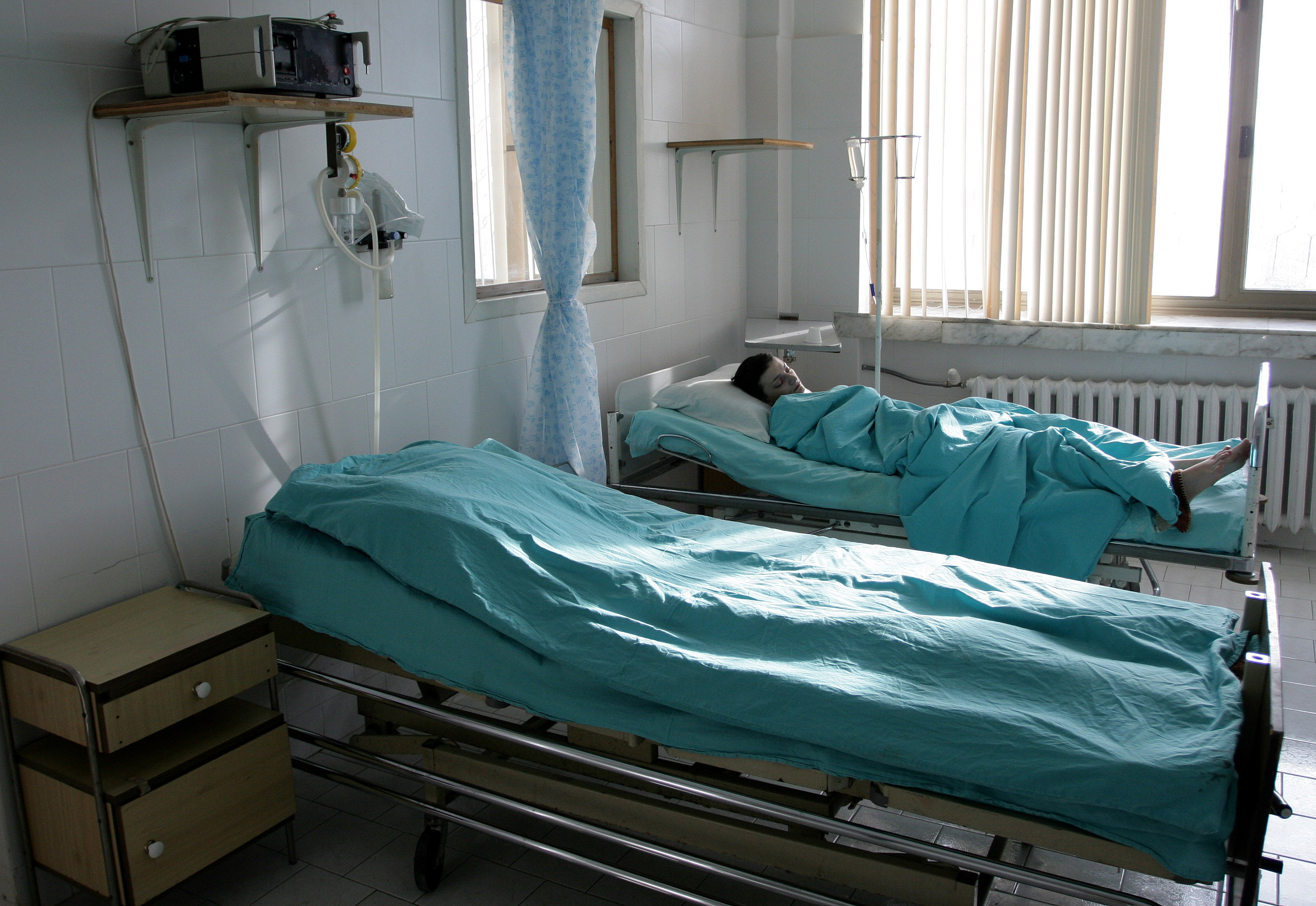Руски лекар ще прегледа изпадналата в кома самотна майка в Бургас