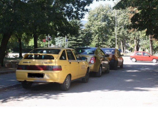Бандата на Петърчо тараши таксита в Ботевград 