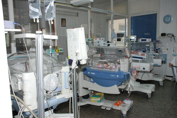 32-годишна ромка изостави новородените си близначета, защото у дома има още 8 деца