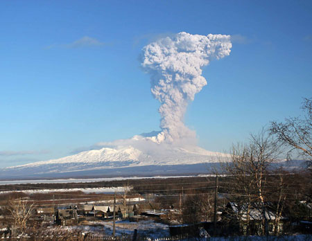 Вулкан на Камчатка изригна пепел на 7 км височина