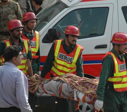 Магаре взриви четирима и рани десетки в Пакистан 