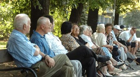 Въпреки кризата: Българите цакат бесни пари по схема за пенсия