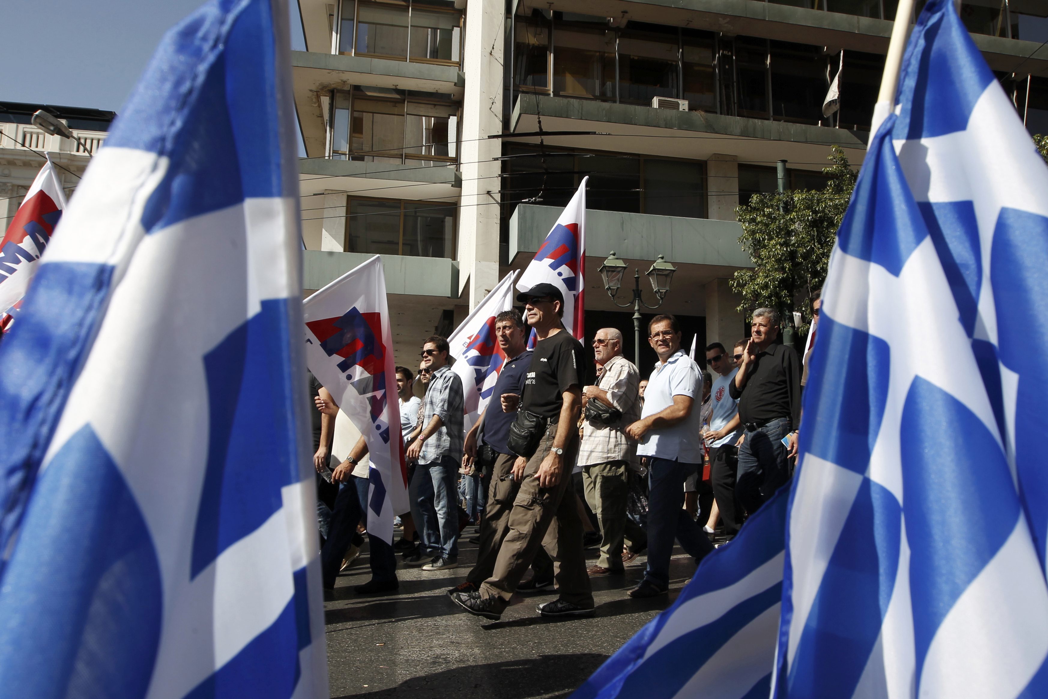 Демонстрант издъхна от инфаркт в Атина