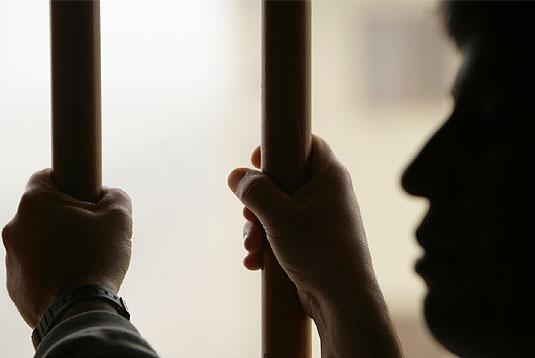Масова чистка на надзиратели в бургаския затвор