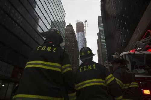 Кран се срути в Ню Йорк, предизвика евакуация (ВИДЕО)