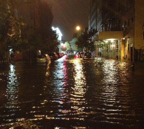 Нивото на водата в Ню Йорк достигна рекордно ниво