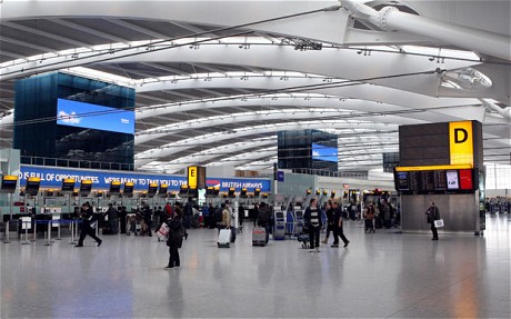 Паника на летище в Лондон заради "сериозен инцидент" с две коли