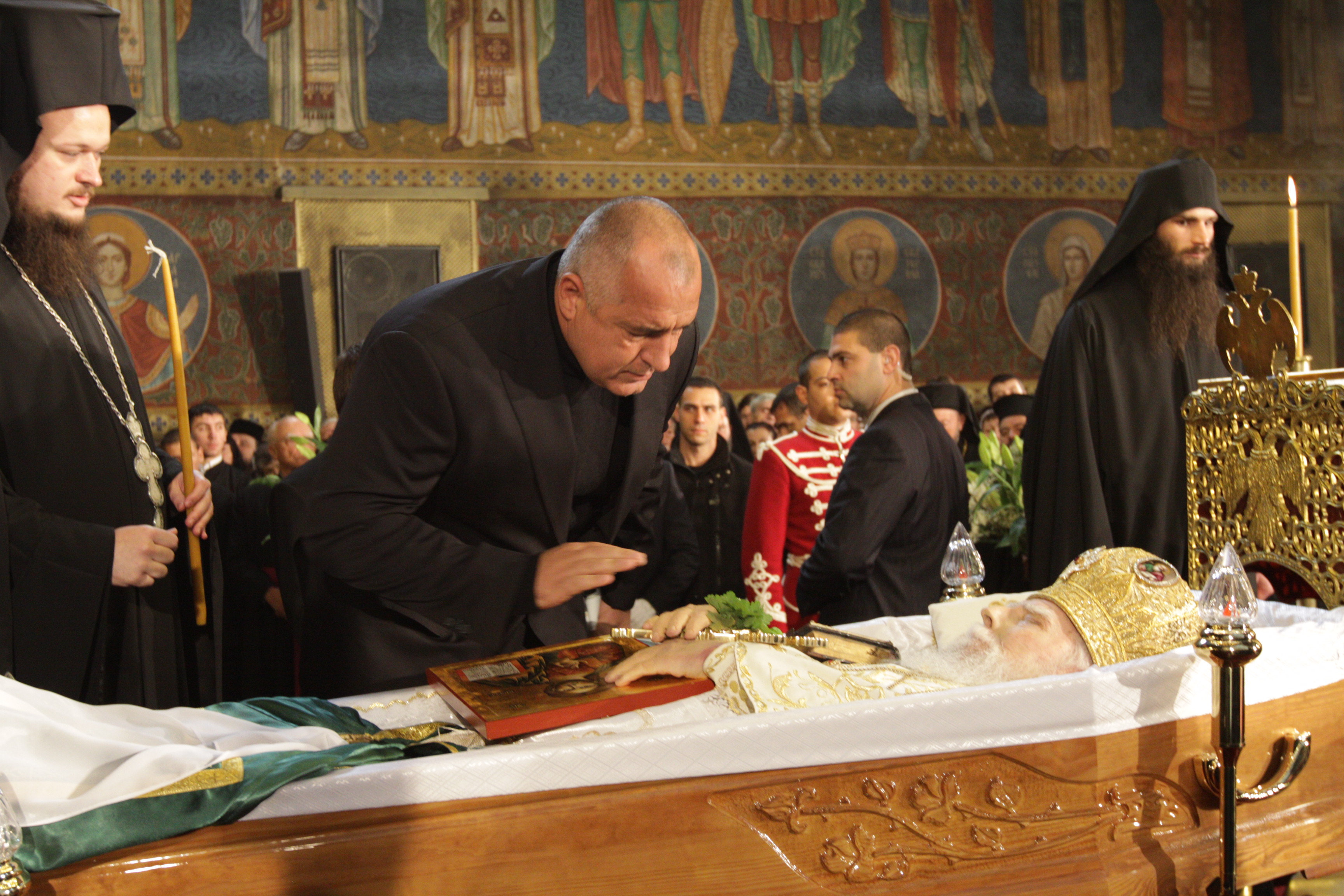 Бойко Борисов отдаде почит на патриарх Максим: Той беше стожер на църквата