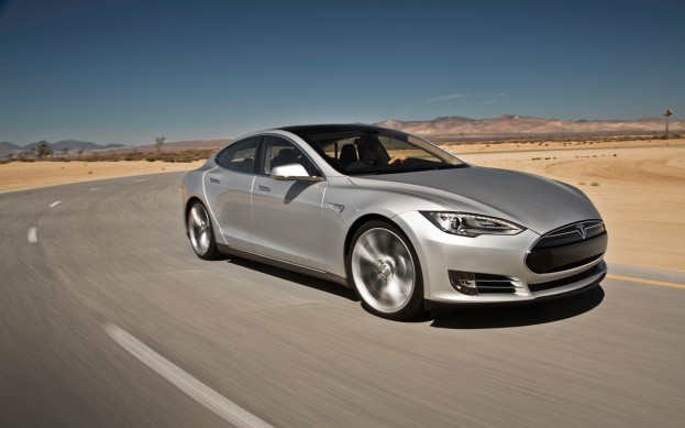 Автопилотът на Tesla ще започне да гледа вместо вас, ето как