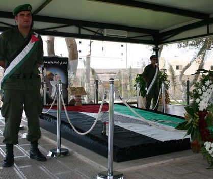 Изравят трупа на Ясер Арафат, за да търсят отрови