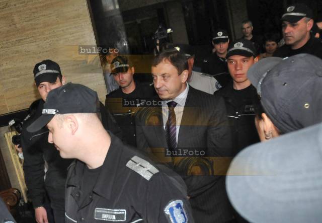 Прокуратурата не пуска Алексей Петров от ареста  