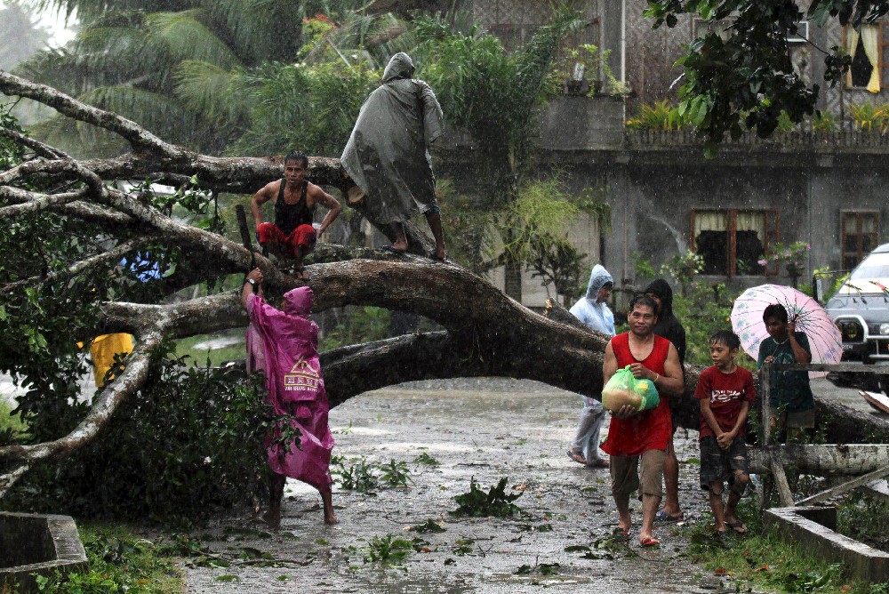 Тайфунът Бофа пак връхлита Филипините