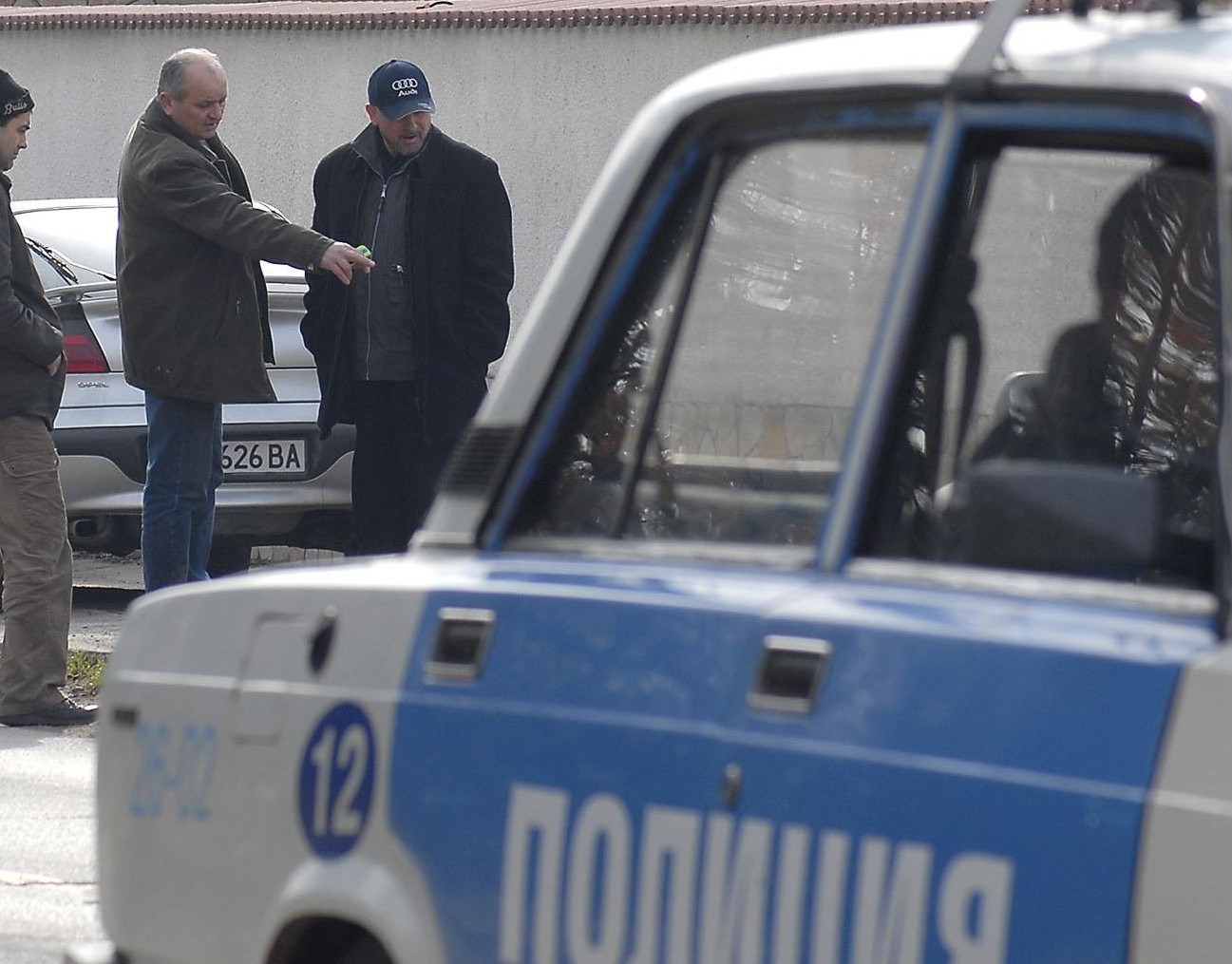 В Пловдив дирят маскиран - наръгал младеж и избягал