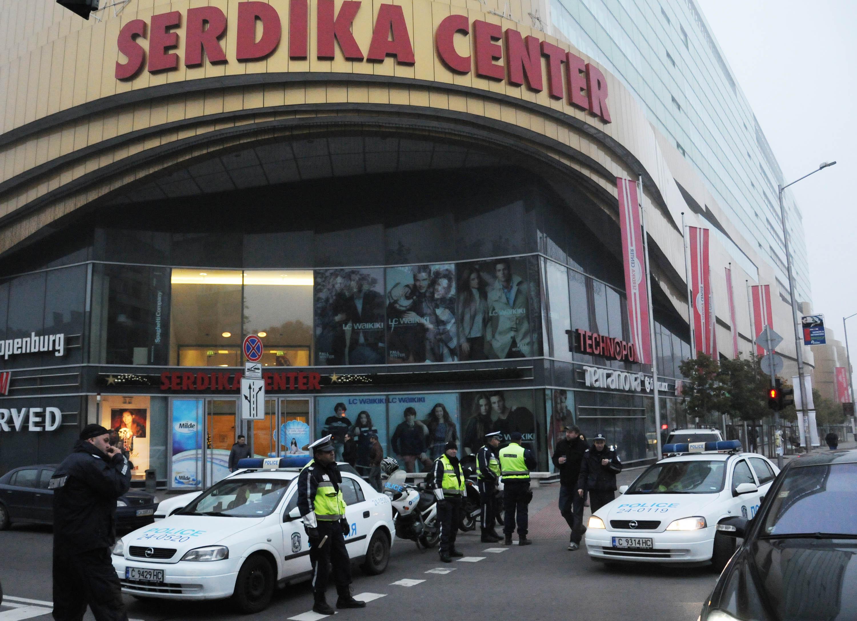 Четвърти сигнал за бомба затвори мол „Сердика”
