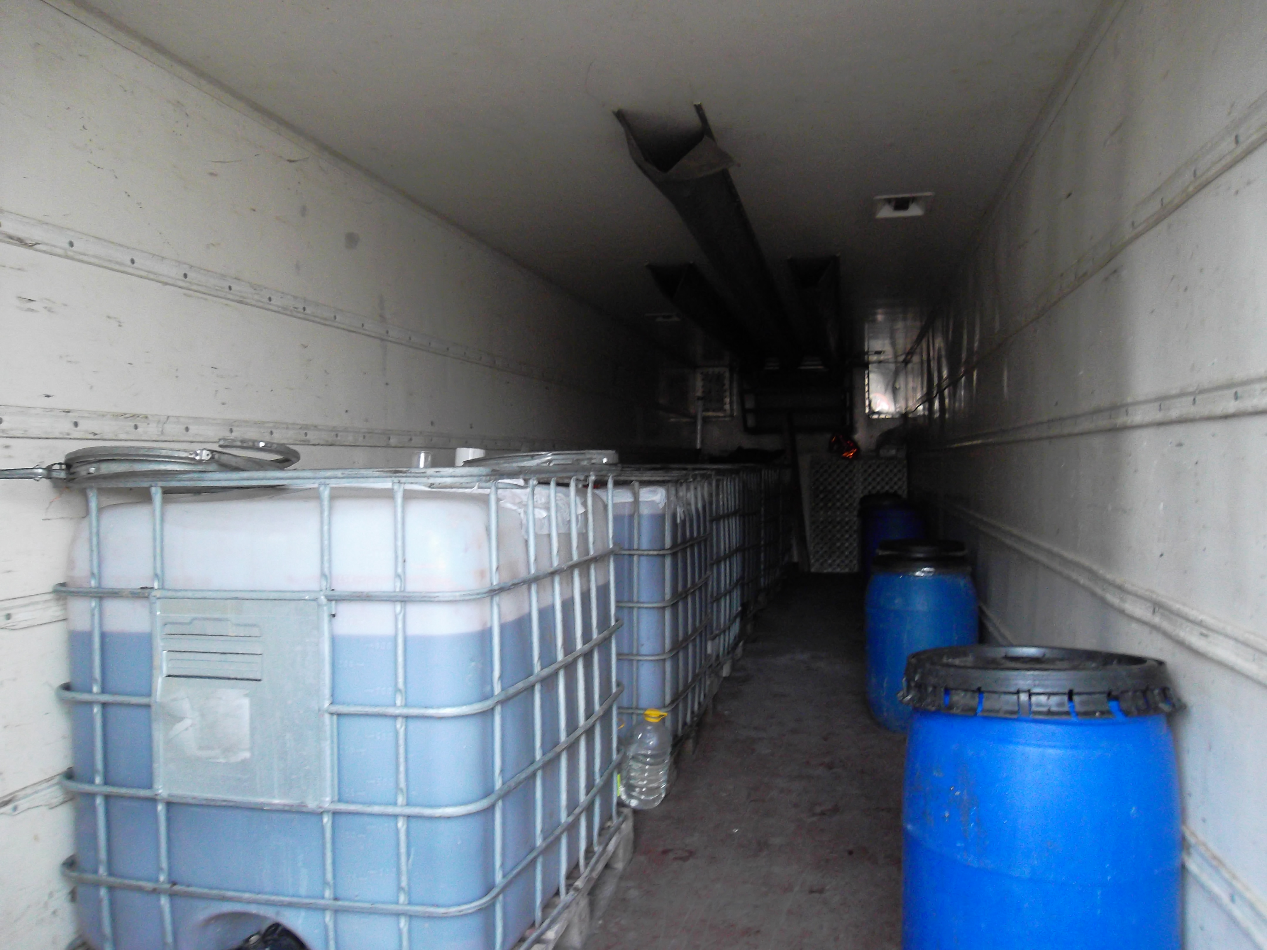 Хотелиер забърка 6 тона незаконно вино във фургон от ТИР