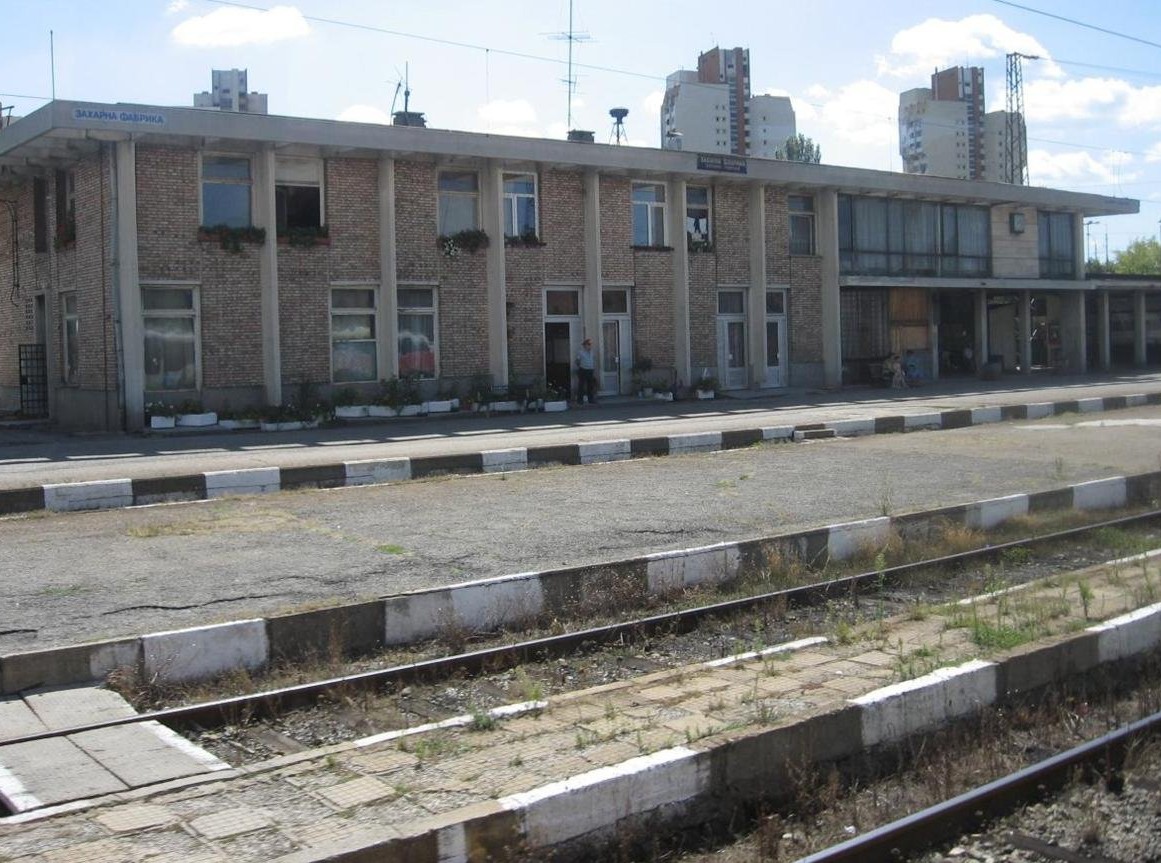 Три влака блокирани от пътници на “Захарна фабрика”
