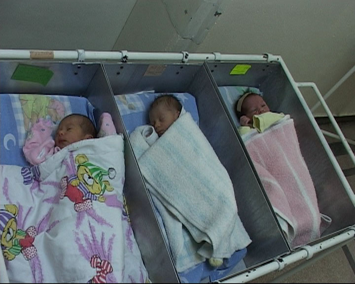 Манго и Критика сред най-шантавите бебешки имена за 2012-а