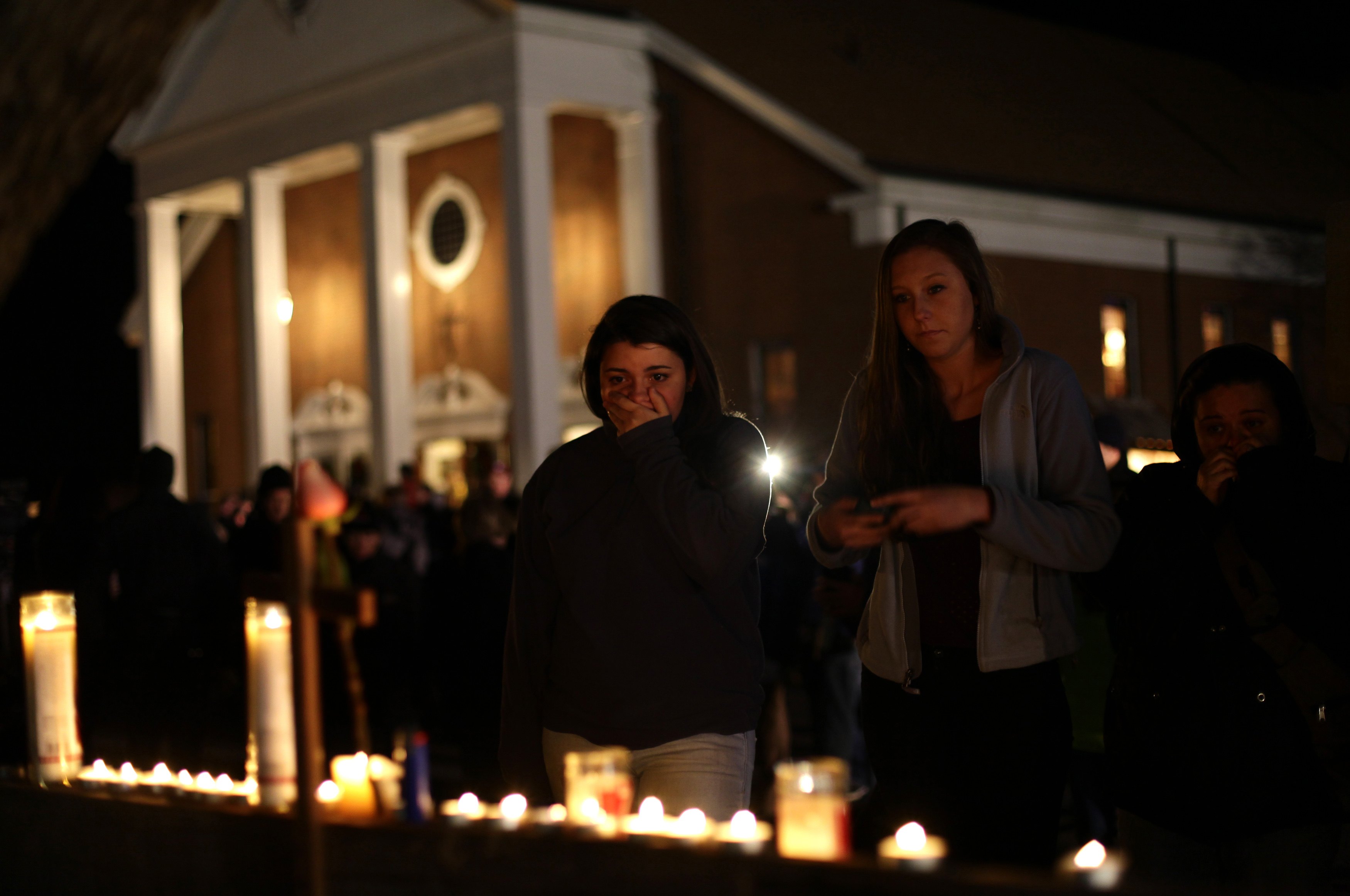 Четиридневен траур обявиха в САЩ за жертвите на стрелбата в Нютаун