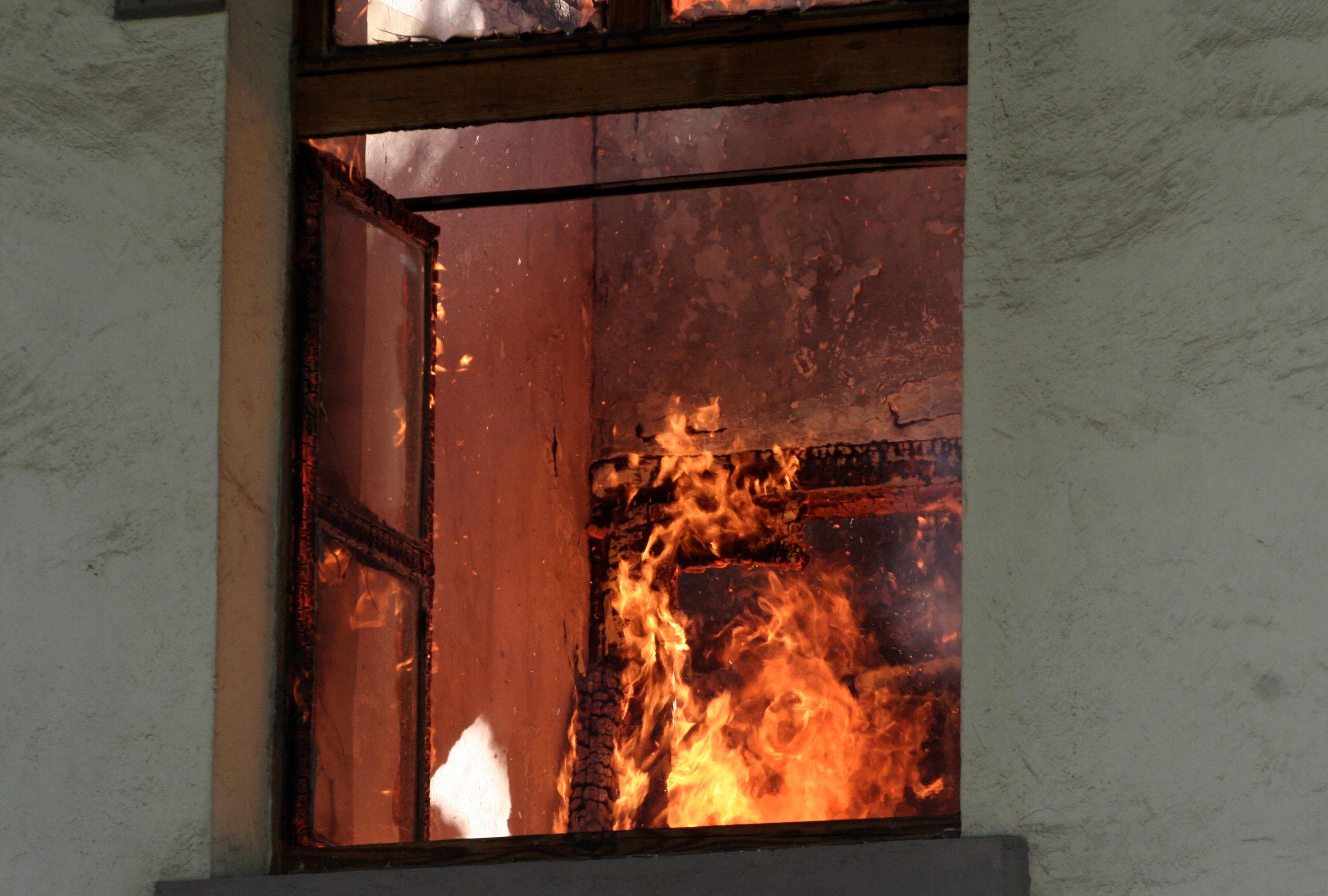 Пловдивчанин се подпали от небрежност