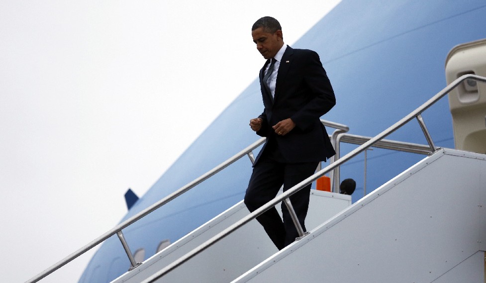 Президентът Барак Обама пристигна в окървавения Нютаун 