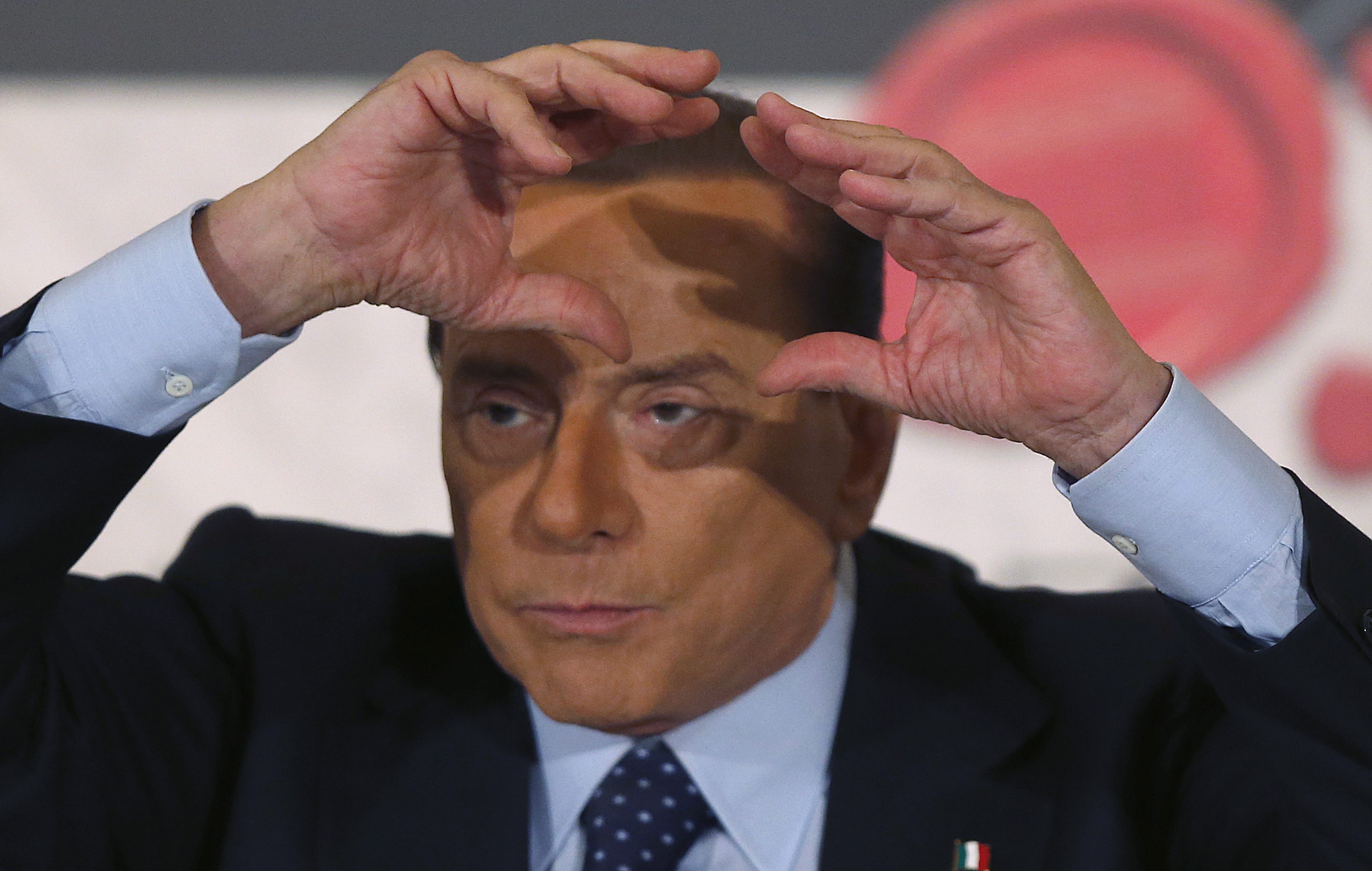 Берлускони се сгоди за 27-годишната Франческа  