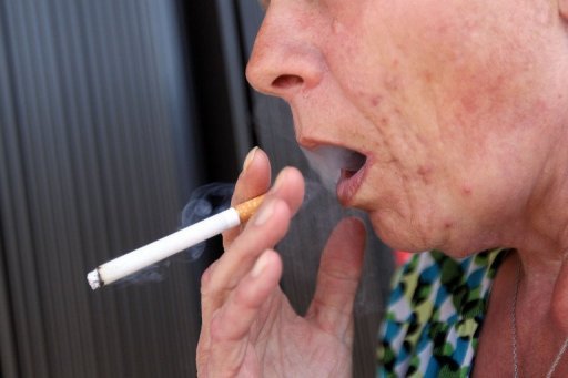 Отблъскващи снимки ще отказват пушачите от тютюна