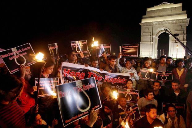 Индийският премиер посрещна тялото на изнасилената студентка