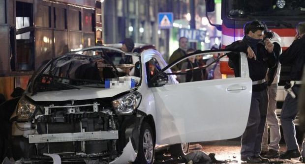 Кола, пълна с незаконни фойерверки, избухна в Италия, двама тежко ранени 
