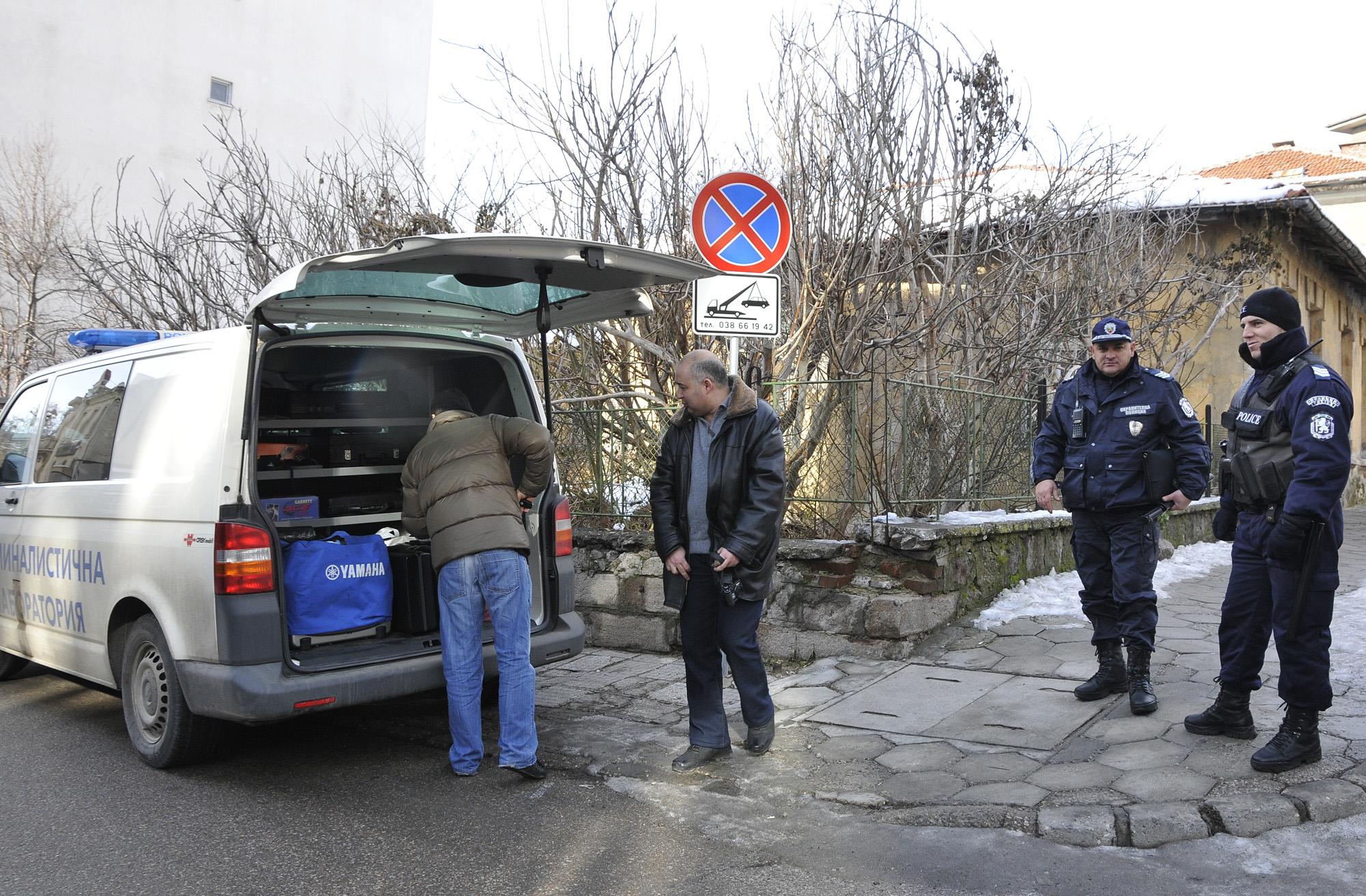Убиецът от Хасково изхвърлил трупа с двама съучастници, после два дни яли и пили