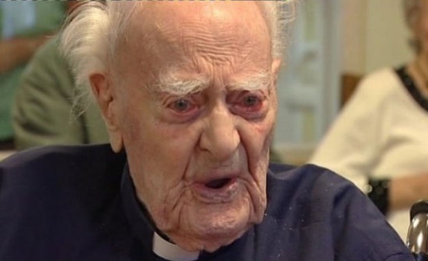 Почина най-възрастният британец-капелан в армията
