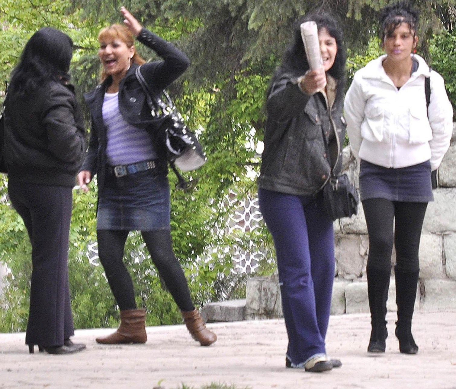 Задържаха 10 проститутки при акция в Ботевград