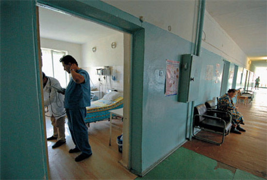 И болницата в Момчилград пред фалит