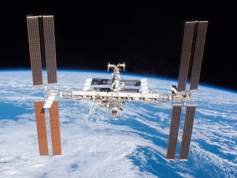 Частен космически кораб ще се скачи с МКС на 5 април