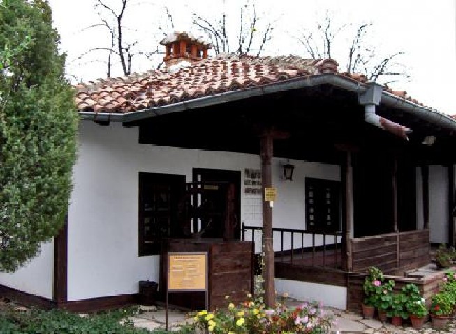 Скандал: Родният дом на Яворов в Чирпан принизен до литературна къща